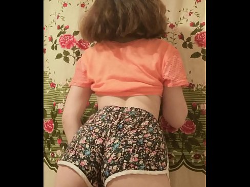 ❤️ La joven sexy hace un striptease grabando sus calzoncillos en la cámara ☑ Porno en es.mouthporn.ru ❌️