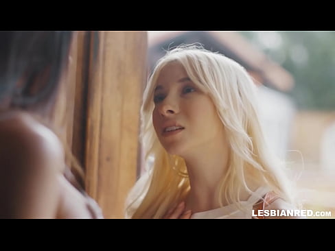 ❤️ Chica vuelve a casa unos meses después y acaba comiéndole el coño a su madrastra ☑ Porno en es.mouthporn.ru ❌️