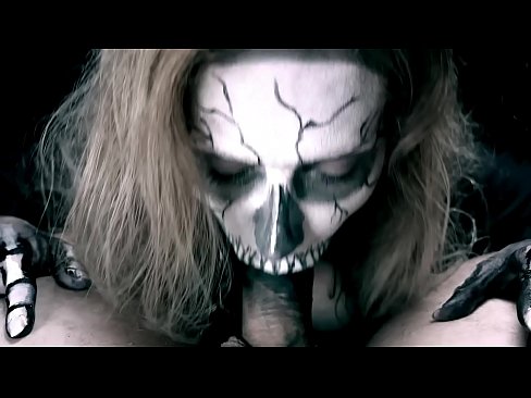 ❤️ Demon girl chupando pollas con su boca negra y tragando semen ☑ Porno en es.mouthporn.ru ❌️